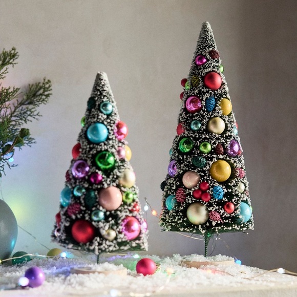 Set of two Snowy decorated Christmas brush tree - Picture 6 of 9